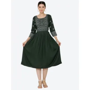 Women's Casual Rayon 3-4th Sleeves Kurti (Green)