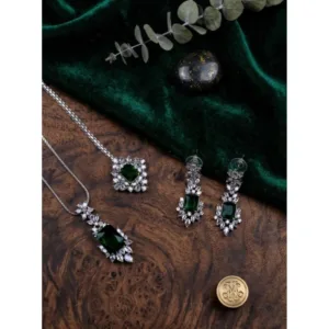 Women's Brass Silver Plated Pendant Set (Green)